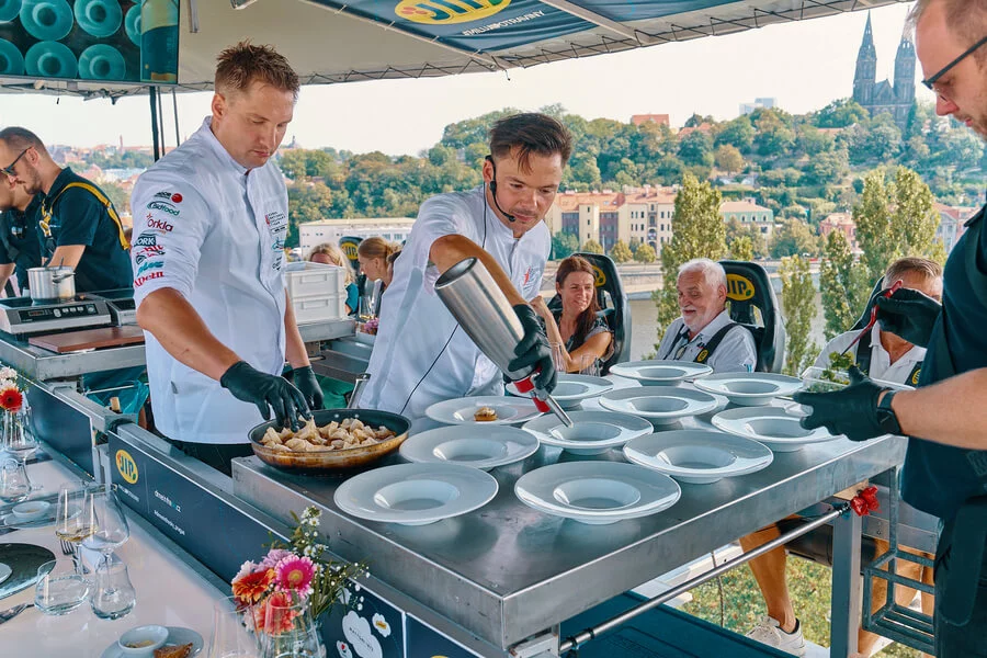 Degustační večeře v oblacích pro dva