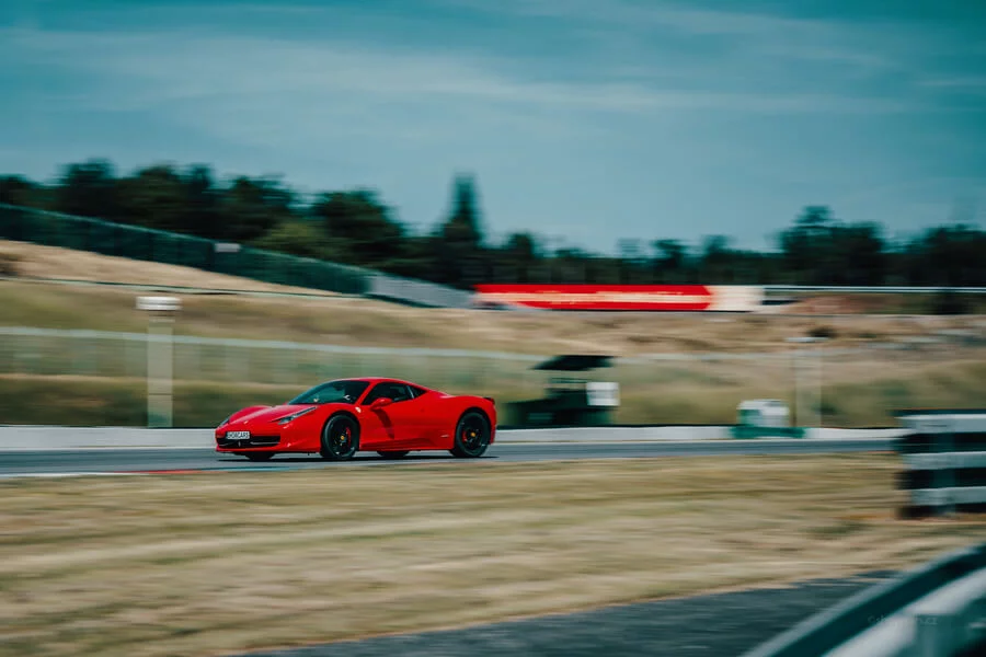 Jízda ve Ferrari 458 Italia na polygonu Brno - 2 kola