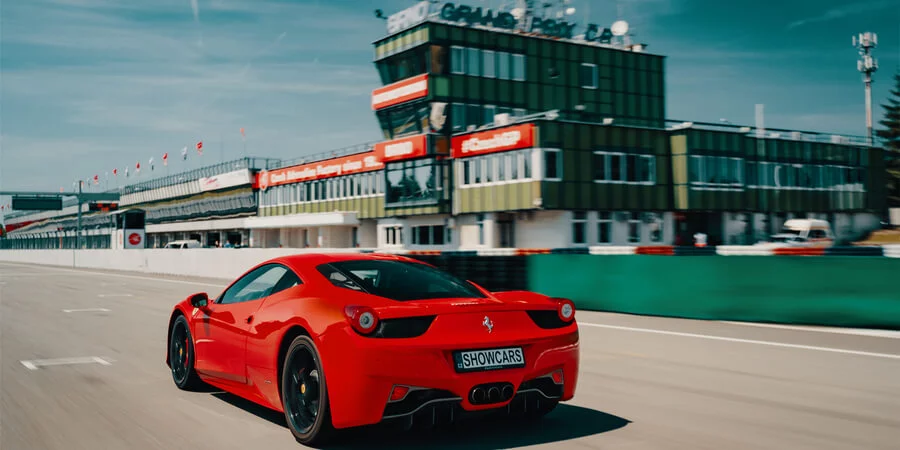 Jízda v Lamborghini nebo Ferrari na Masarykově okruhu