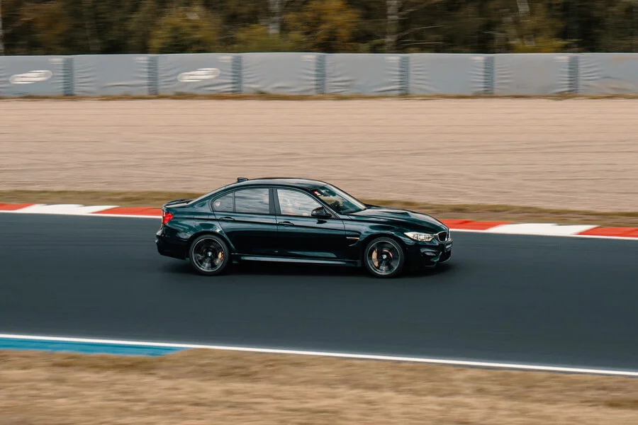 Zážitková jízda na závodním okruhu v BMW