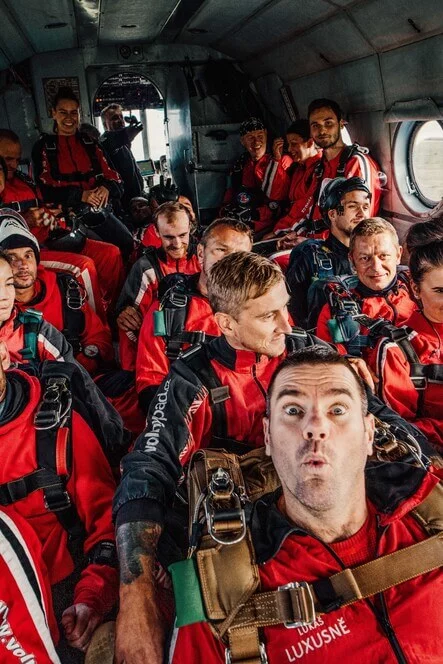 Tandemový seskok ze 3000 m v Kunovicích