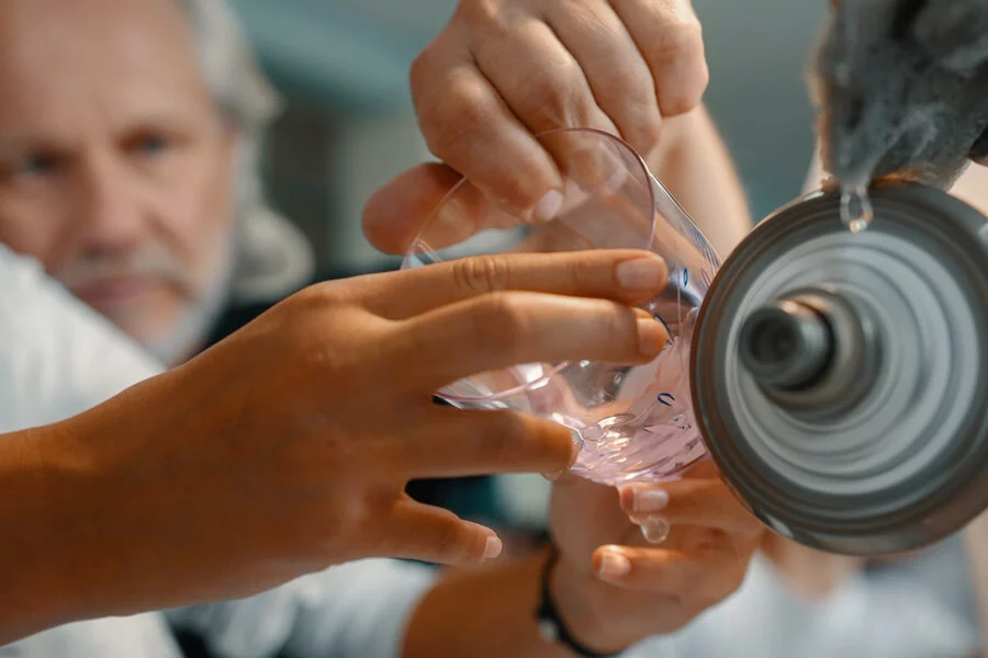 Brusičem skla na zkoušku