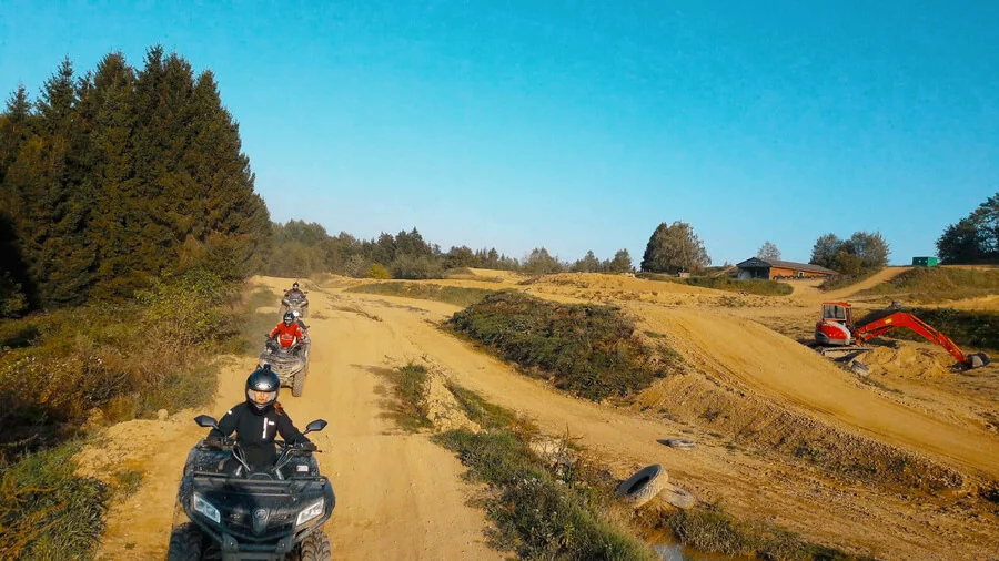 Extreme jízda na čtyřkolce standard