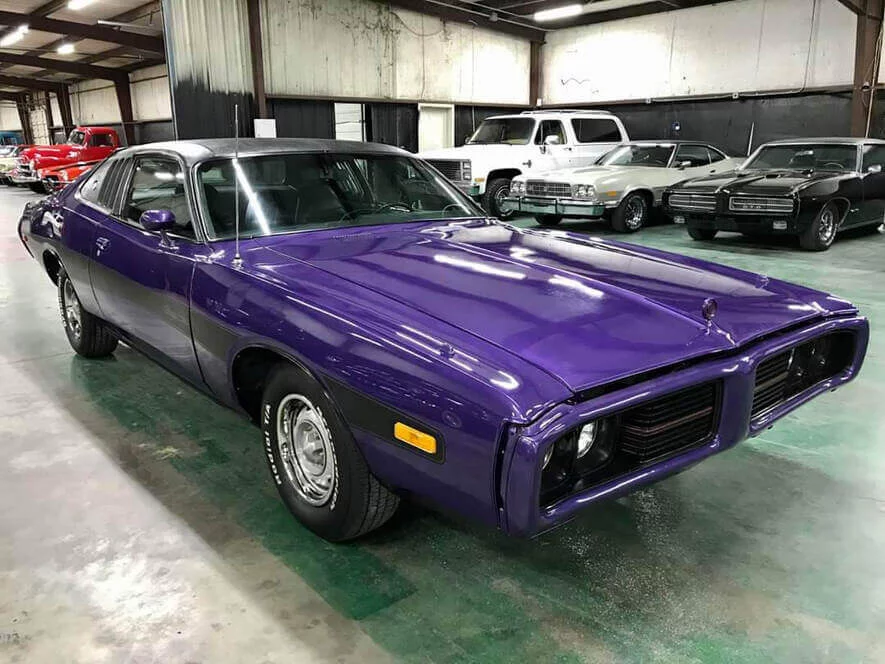 Pronájem amerického veteránu: Dodge Charger nebo Buick Riviera
