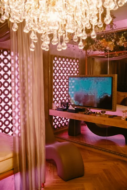 Romantická noc ve Story Rooms