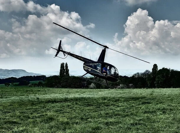 Seznamovací let ve vrtulníku R44 pro 3