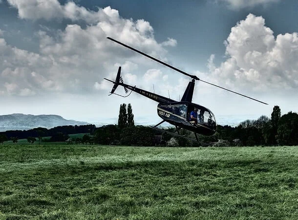 Den pilotem a mechanikem R44 