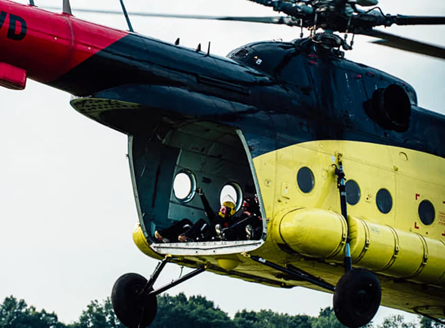 Tandemový seskok z vrtulníku MI-8