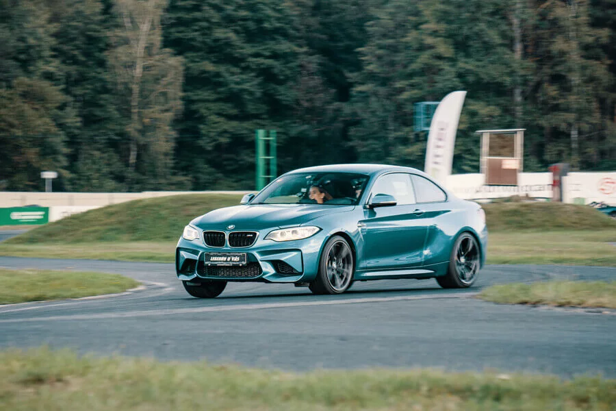 Zážitková jízda na závodním okruhu v BMW
