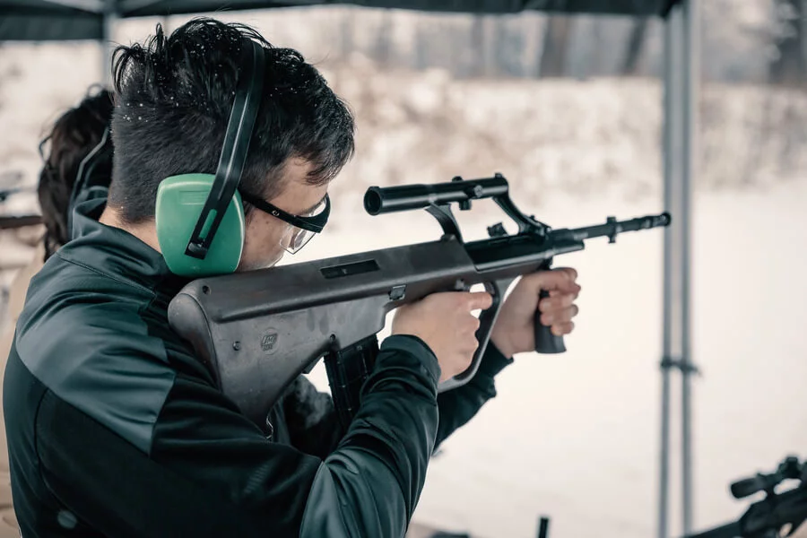 Zážitková střelba z 18 zbraní a 115 nábojů