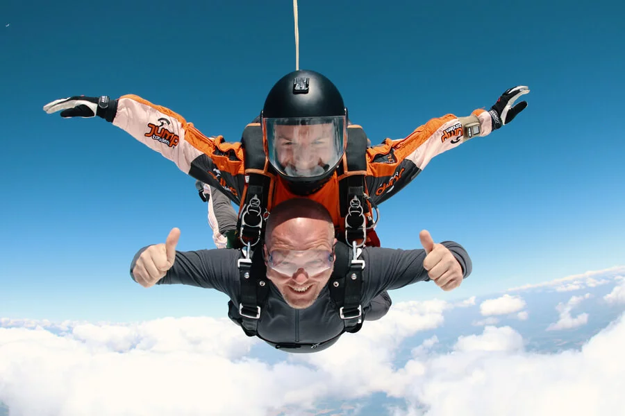 Tandemový seskok v Prostějově ze 3000 m