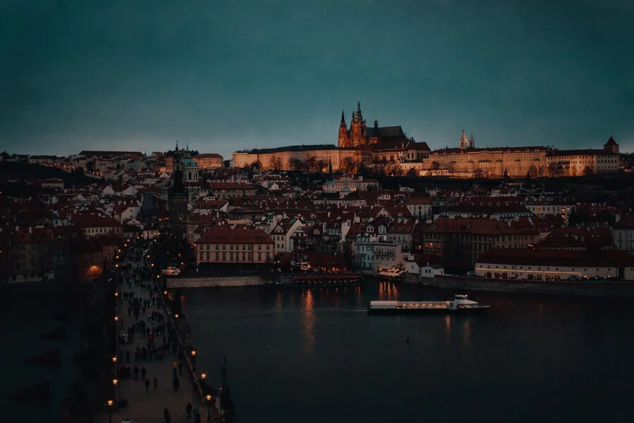 Večeře na prosklené lodi s živou hudbou