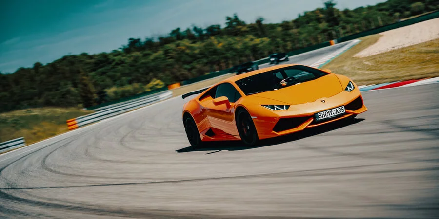 Jízda v Lamborghini nebo Ferrari na Masarykově okruhu