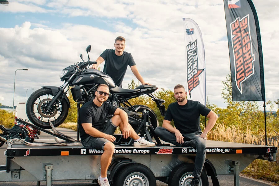 Kurz jízdy po zadním kole na trenažeru