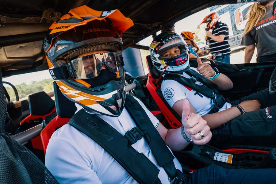 Rodinná jízda v dakarské buggy Rodinná jízda v dakarské buggy