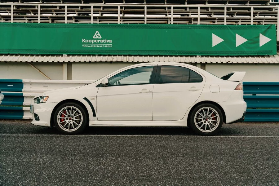 Jízda ve sporťácích na Autodromu Sosnová Jízda ve sporťácích na Autodromu Sosnová