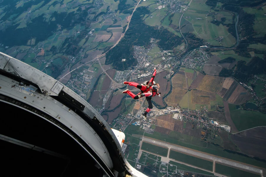 Tandemový seskok ze 3000 m ve Skutči