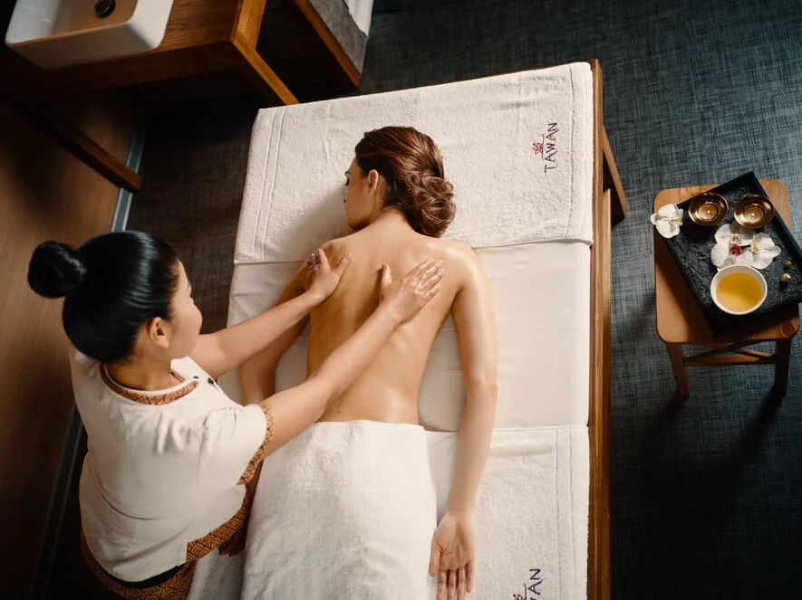 Relax & Beauty: Aroma masáž a hydratace