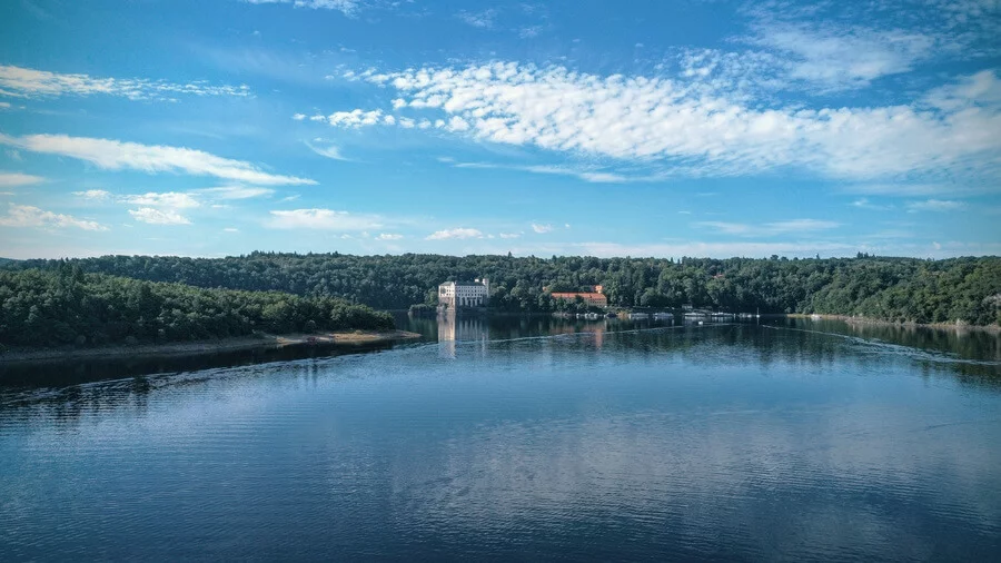 Den na plachetnici se školením jachtingu na Orlíku