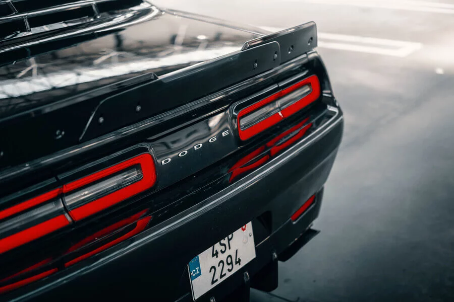 Pronájem Dodge Challenger Widebody: 450 koní americké síly