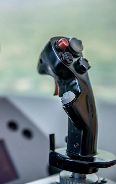 Simulátor F16 s armádním pilotem  Simulátor F16 s armádním pilotem