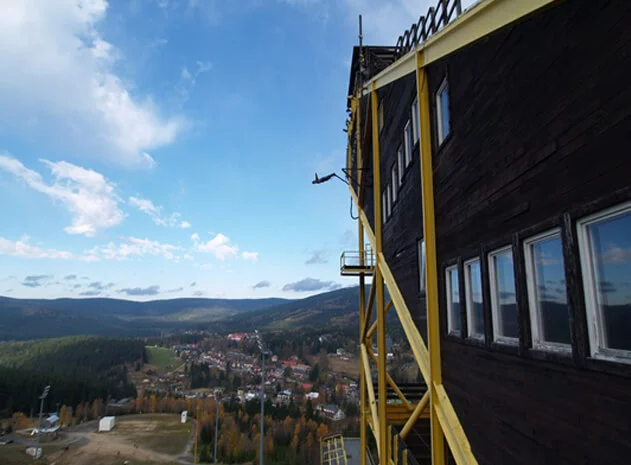 Bungee jumping - televizní věž Harrachov