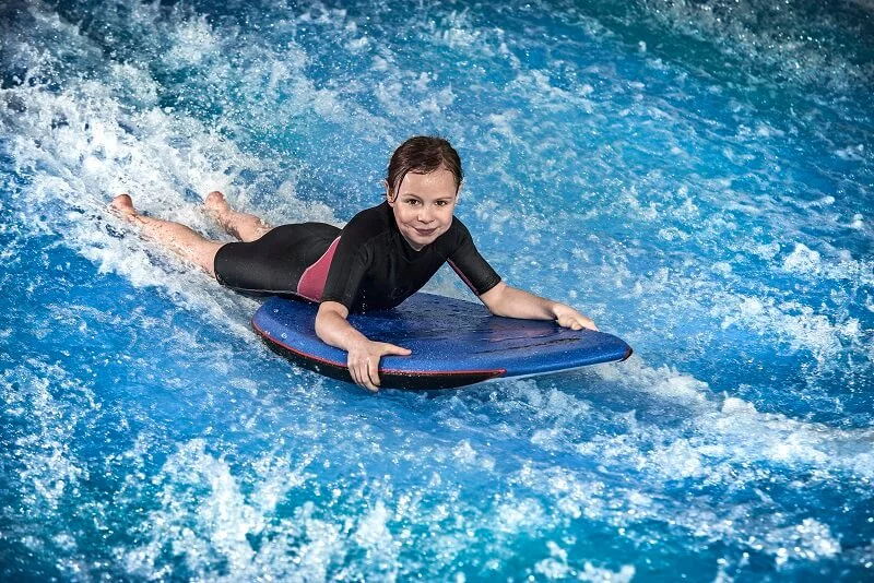 Rodinný indoor surfing