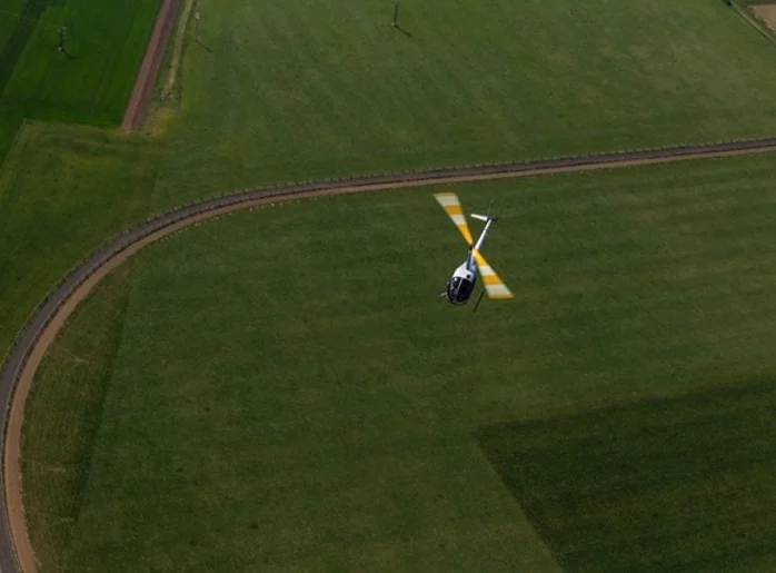  Let vrtulníkem R44 pro 3 osoby - 10 minut
