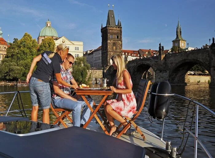 Romantická plavba v centru Prahy