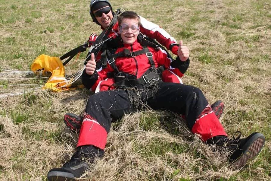 Tandemový seskok padákem se záznamem
