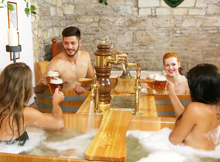 Pivní koupel s masáží pro dva