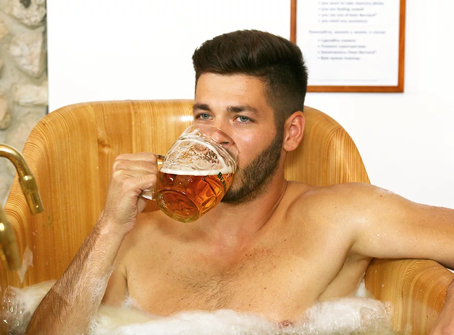 Pivní koupel s masáží pro dva