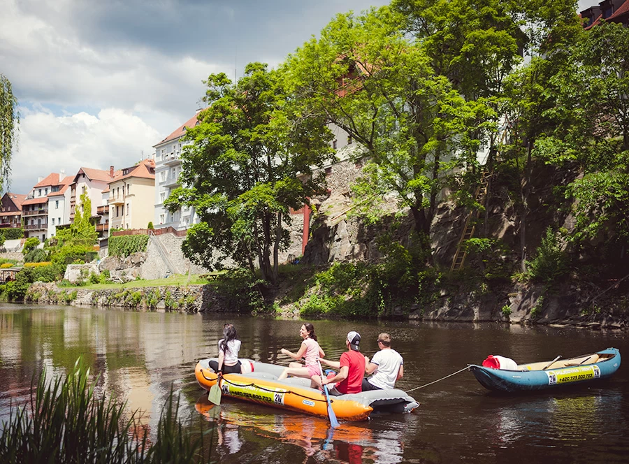 Na raftu po Vltavě Českým Krumlovem