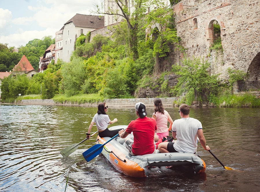 Na raftu po Vltavě Českým Krumlovem