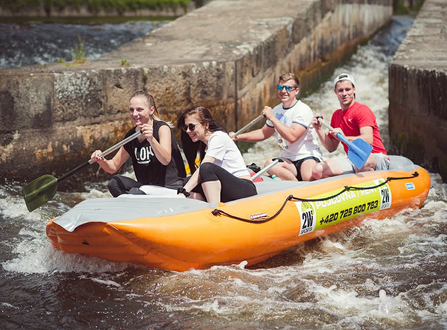 Na raftu po Vltavě Českým Krumlovem