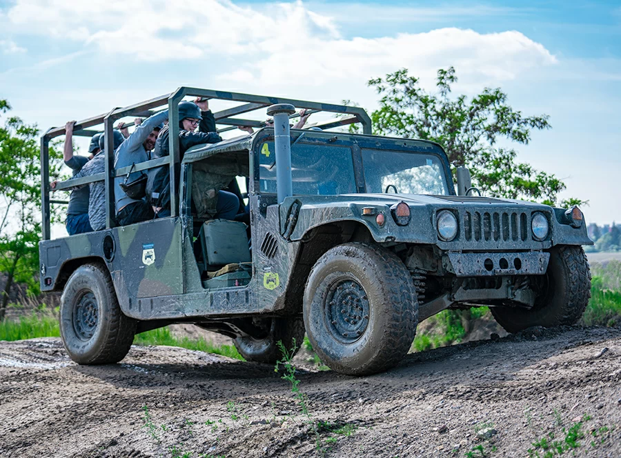 HUMVEE řízení a safari jízda - 30 minut