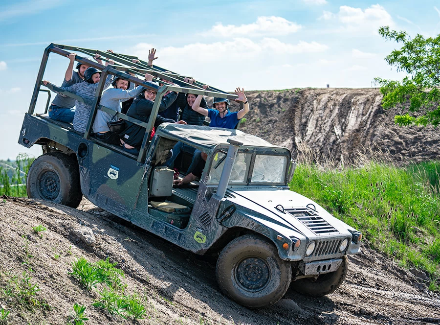 HUMVEE řízení a safari jízda - 30 minut