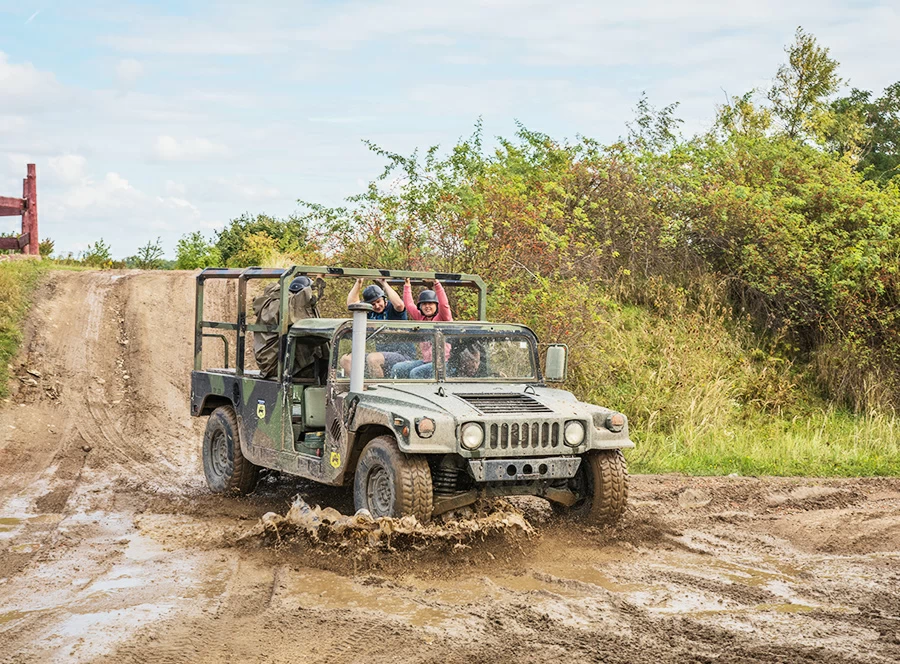 HUMVEE řízení a safari jízda - 30 minut