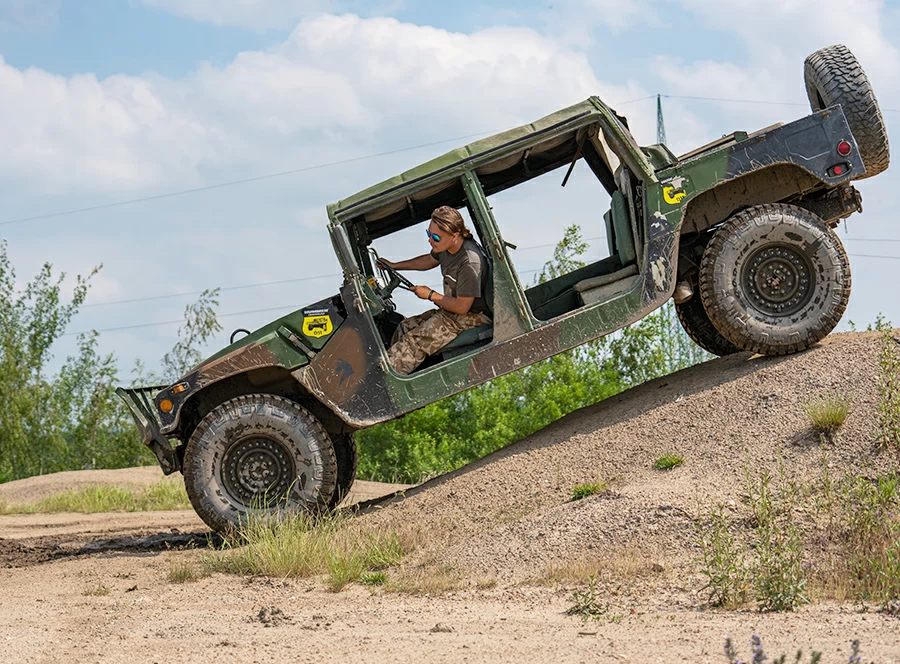 HUMVEE řízení a safari jízda - 30 minut