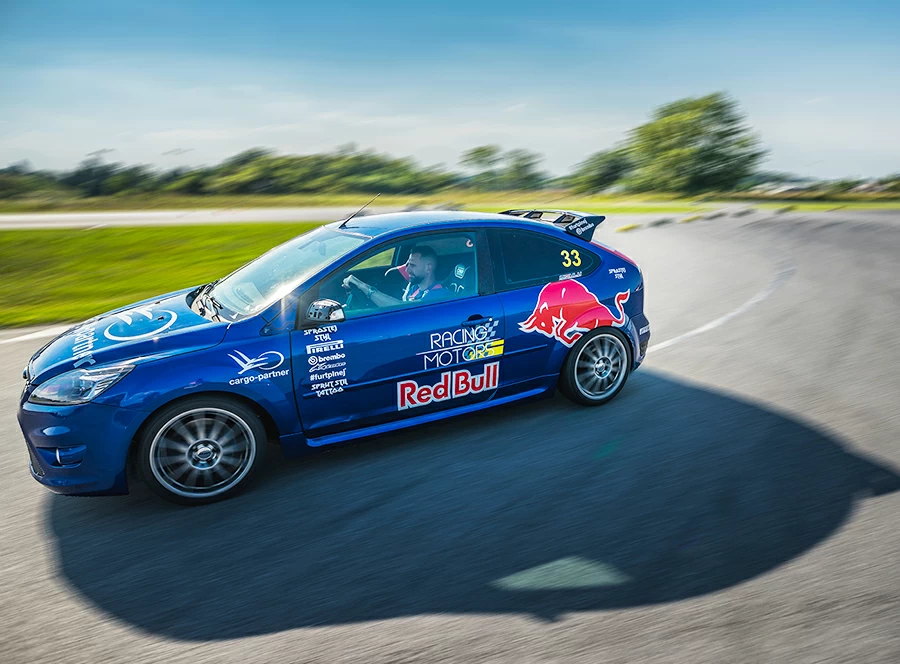 Jízda na okruhu v supersportech + Rally taxi