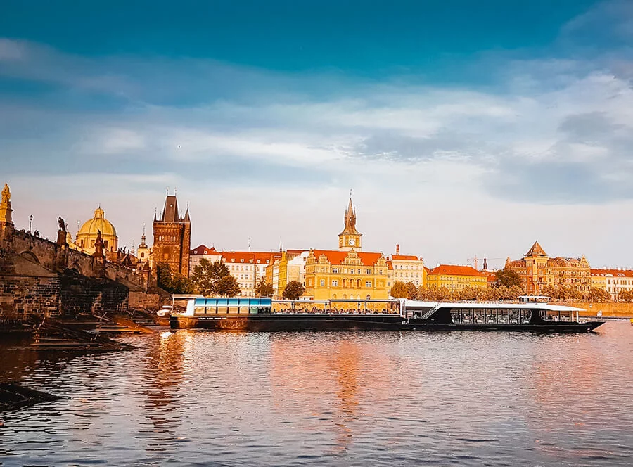 Plavba po Vltavě s obědem pro dva