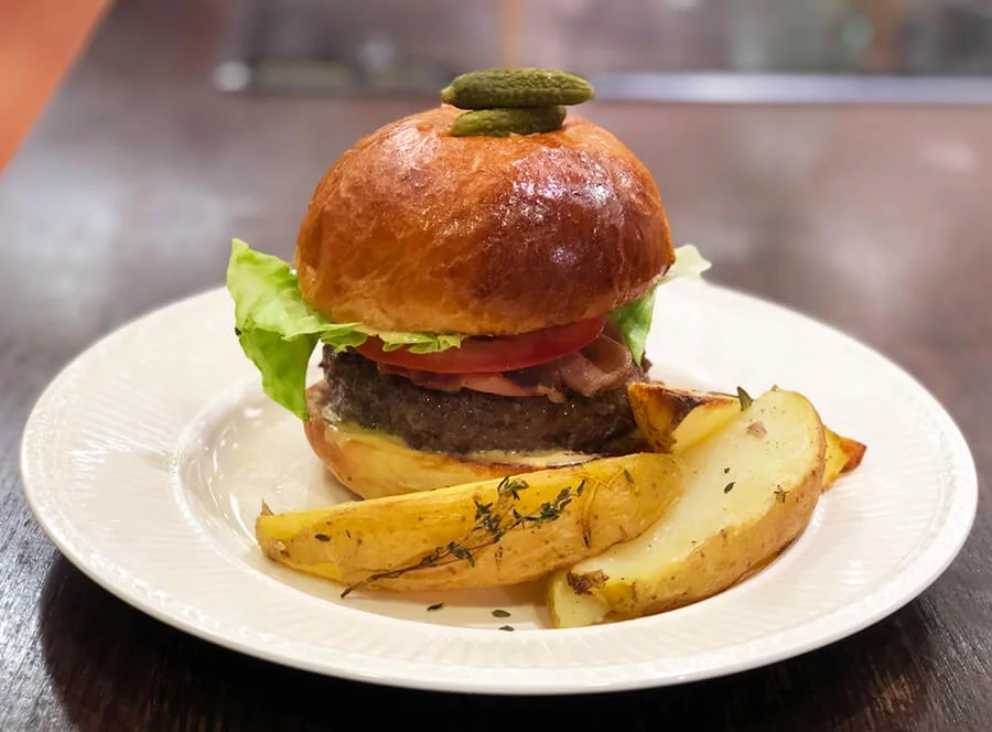 Kurzy vaření steaků nebo burgerů v Ola Kala