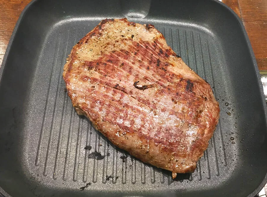 Kurzy vaření steaků nebo burgerů v Ola Kala