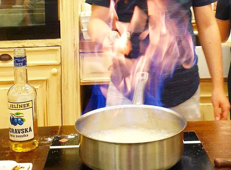 Kurzy vaření steaků nebo burgerů v Ola Kala