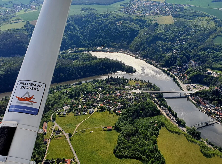 Vyhlídkový let nad Sázavou a meandry Vltavy