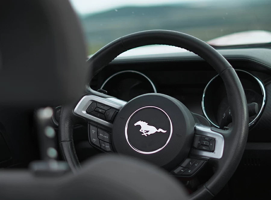 Zážitková jízda ve Fordu Mustang kabrio