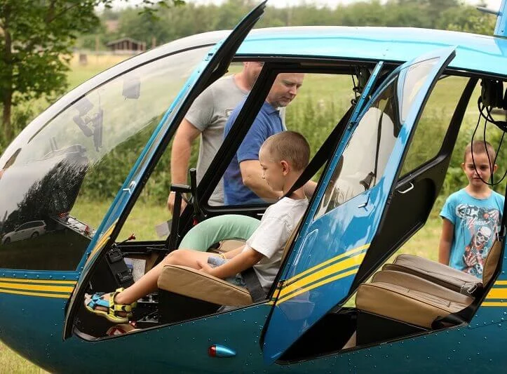 Seznamovací let ve vrtulníku R44 pro 3