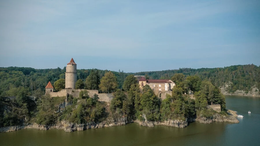Den na plachetnici se školením jachtingu na Orlíku
