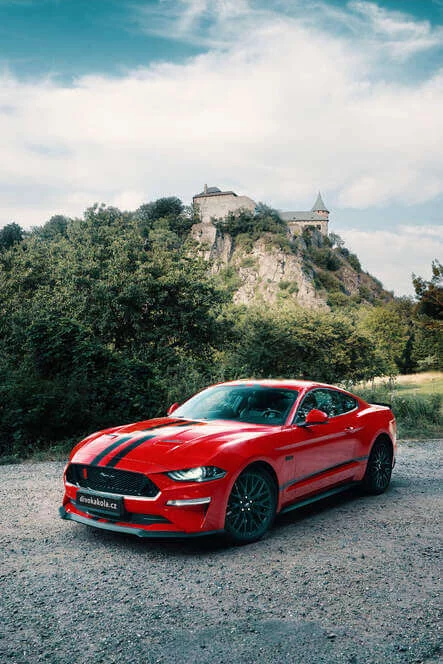 Pronájem Fordu Mustang Coyote V8 v Hradci Králové