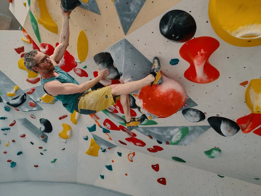 Kurz boulderingu na umělé stěně